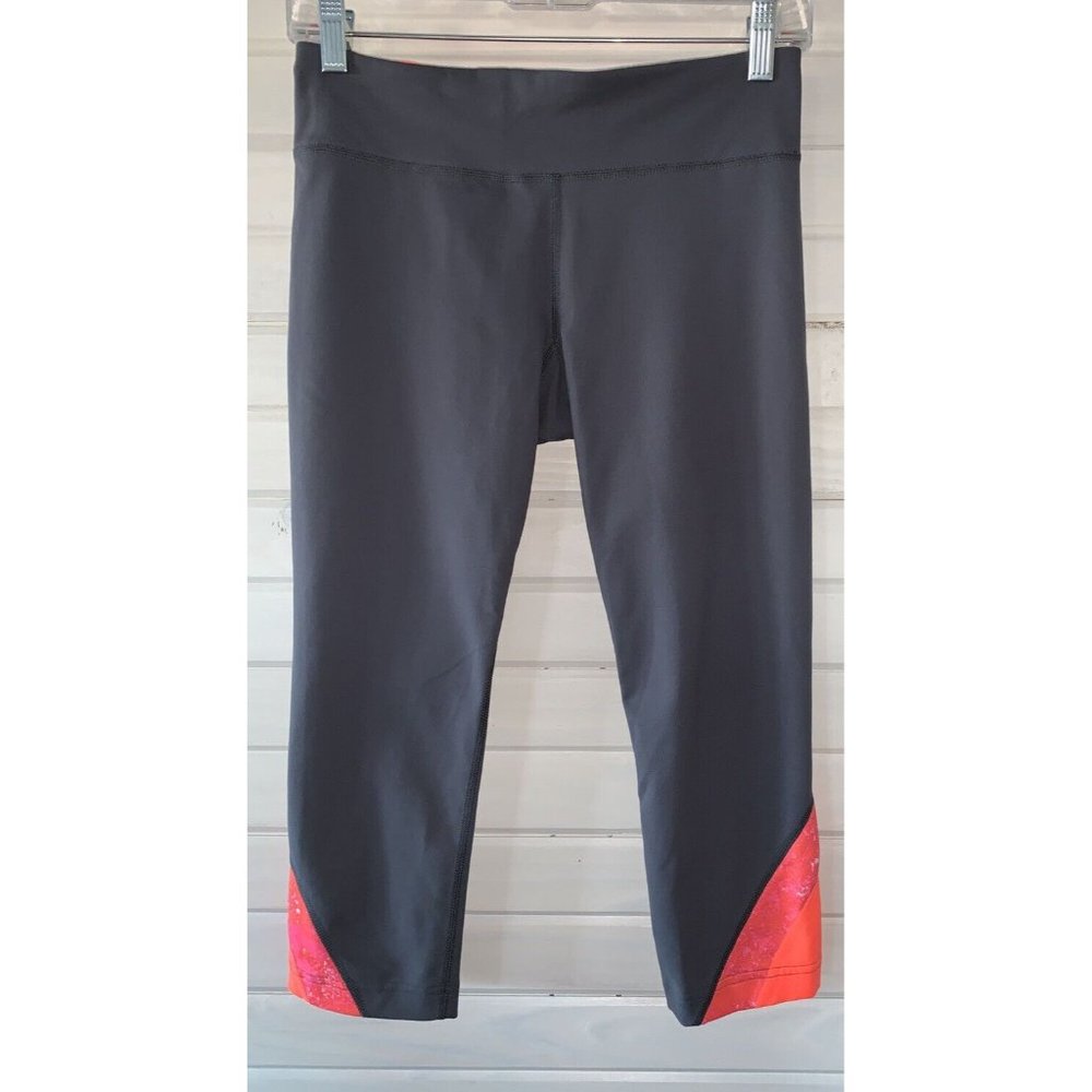 UNDER ARMOUR Sz SMALL Capri Leggings Athletic Yoga Take A Chance Colorblock EUC